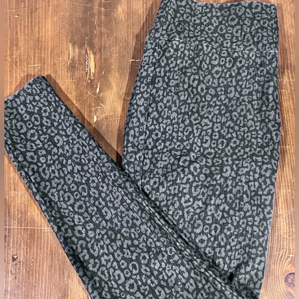 Agnes & Dora Charcoal Animal Print Leggings - Black & Gray